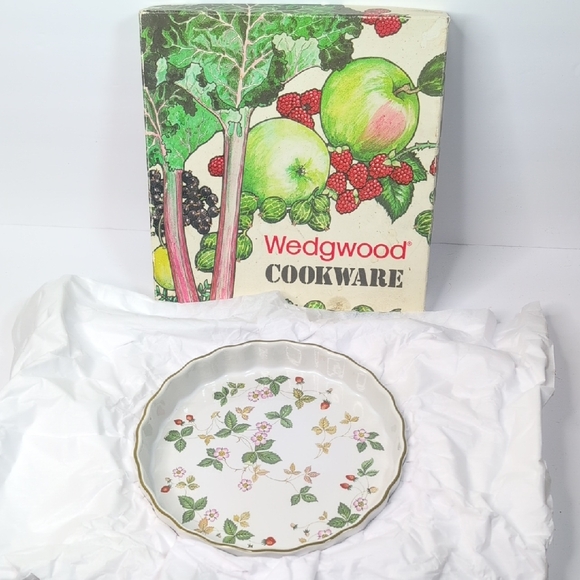 Wedgwood Other - Wedgwood Cookware Vintage Wild Strawberry Flan Dish 8.6"